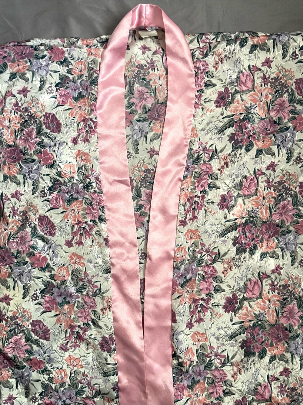 Vintage 90s L.A. Intimates Floral Satin Kimono Robe with Pink Trim - Picture 6 of 13